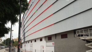 Vídeo: Pruebas de iluminación en la completa fachada de Fondo, visto en SevillaGrande