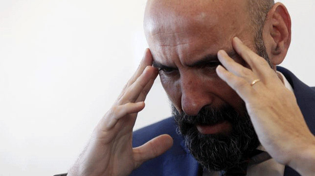 Monchi-pensativo1.gif