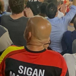Foto: La camiseta viral que se vio ayer en el Estadio