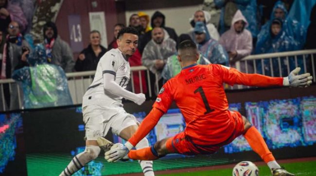 Rubén Vargas se sale también con su selección