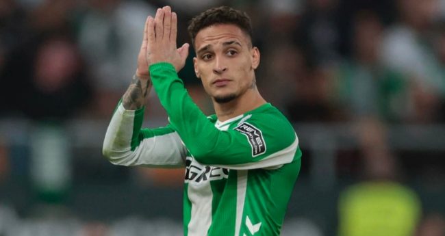 El Betis no se da por vencido por Antony
