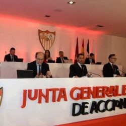 La venta del Sevilla a fuego lento, una salida y un fichaje clave