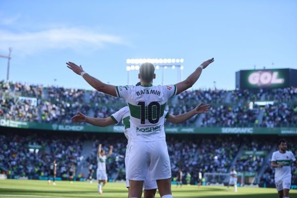 Rafa Mir mejor que todos los delanteros del Sevilla FC