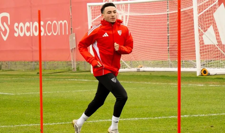 Ruben Vargas entrena en la Ciudad Deportiva del Sevilla