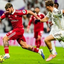 Isaac Romero controla la pelota en el Bernabéu