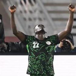 Akor Adams celebra un gol con Nigeria