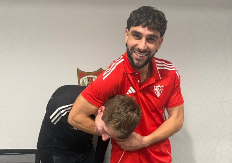 Maupay y CM del Sevilla