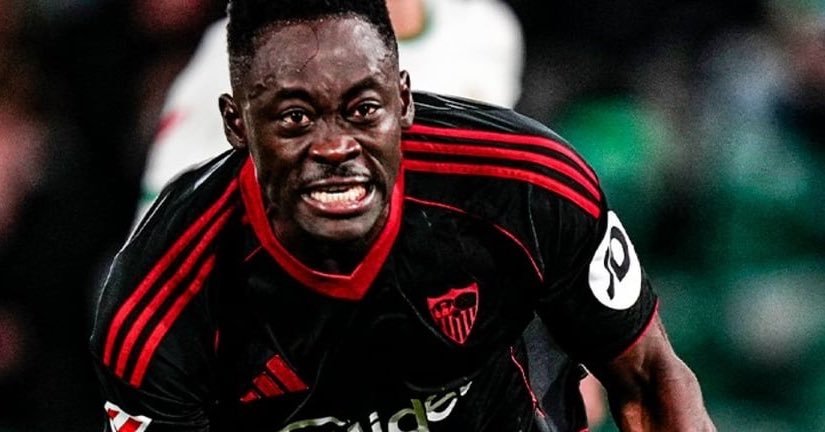 Akor Adams celebra gol en Elche 